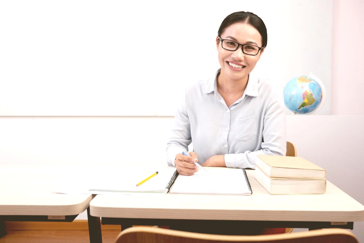 Session d'apprentissage de terminologie financière avec supports pédagogiques